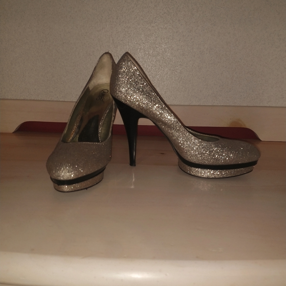 Carlos gold glitter heels